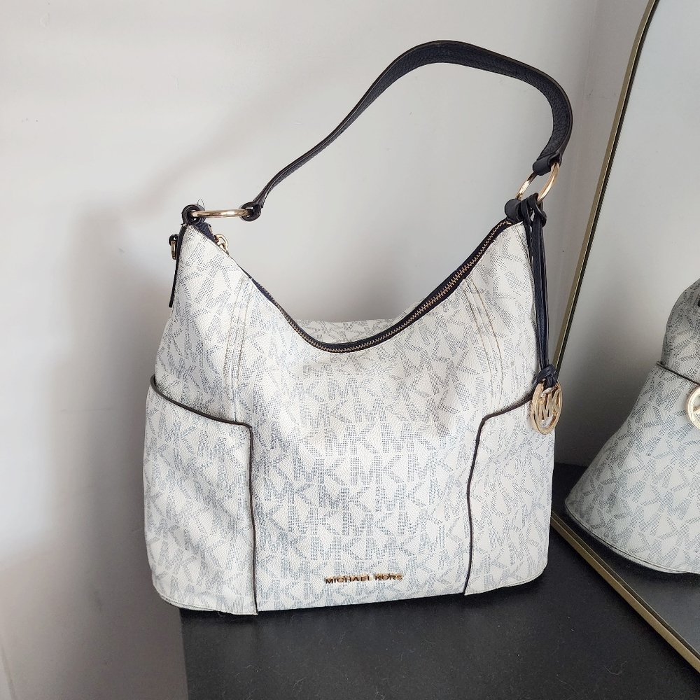 Michael Kors‎ Anita Navy and White Signature Shoulder Bag - Picture 2 of 14